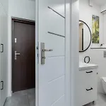 Bright Sea View On Promenada Gwiazd By Renters شقة