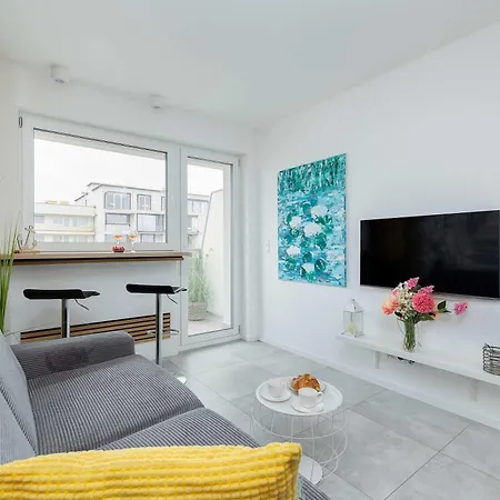 Bright Sea View On Promenada Gwiazd By Renters * 米兹多洛杰
