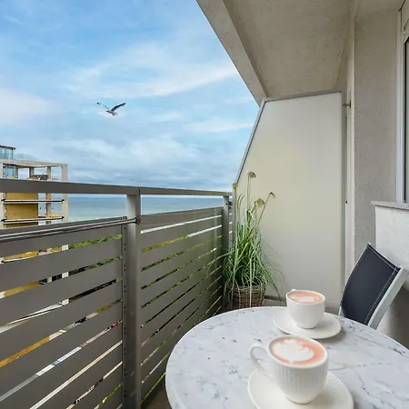 Apartment Bright Sea View On Promenada Gwiazd By Renters *
